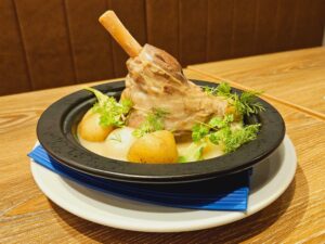 ビール屋ならではのラムシャンク煮込み